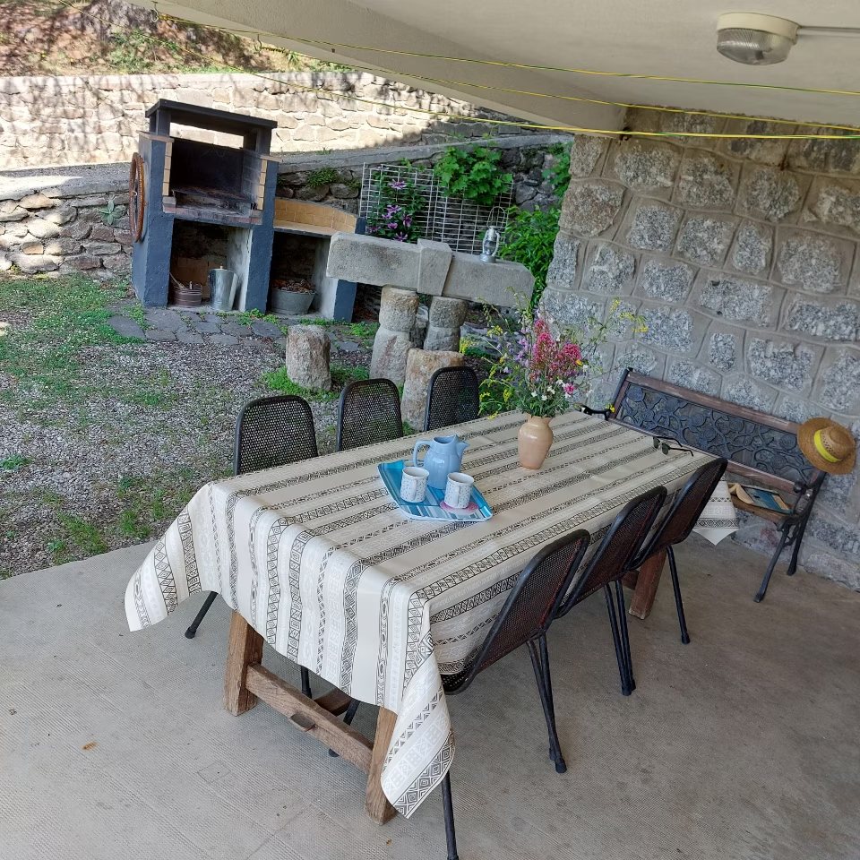 Extérieurs de la Villa Les Cèdres - Repas terrasse 2