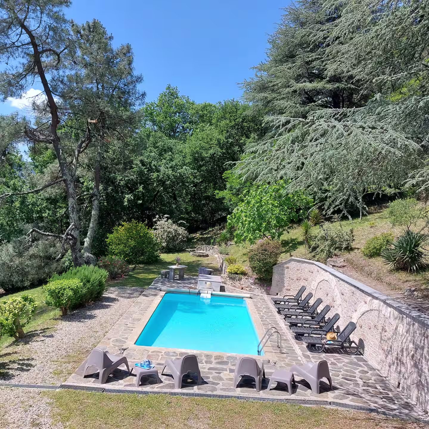 Piscine de la Villa Les Cèdres - Transats villa les cedres