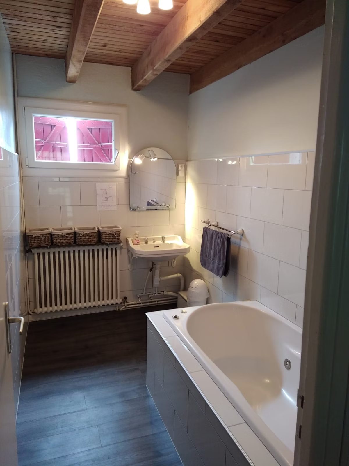 Salle de bain à l’étage de la Villa Les Cèdres